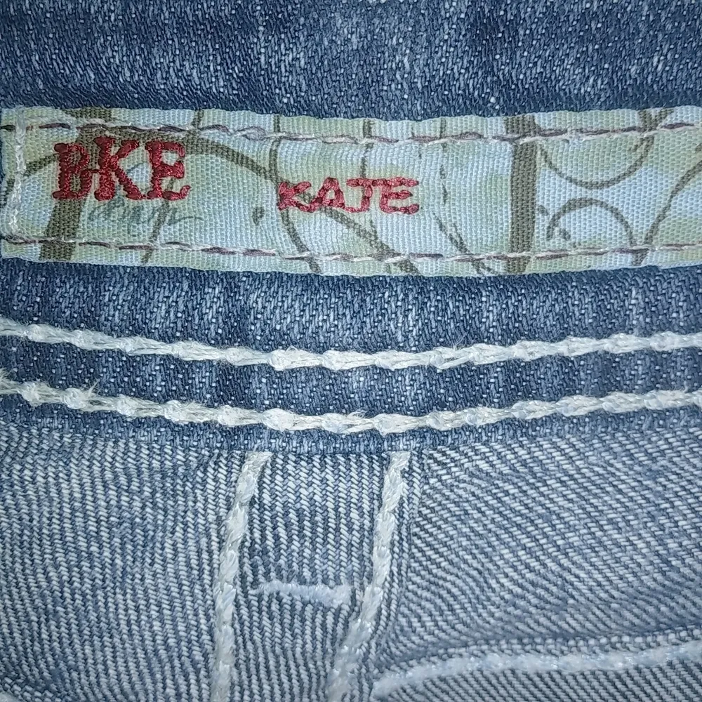 BKE Kate 31x37 Tall Low Rise White Contrast Stitched Pocket Boot Cut Jeans - Image 10