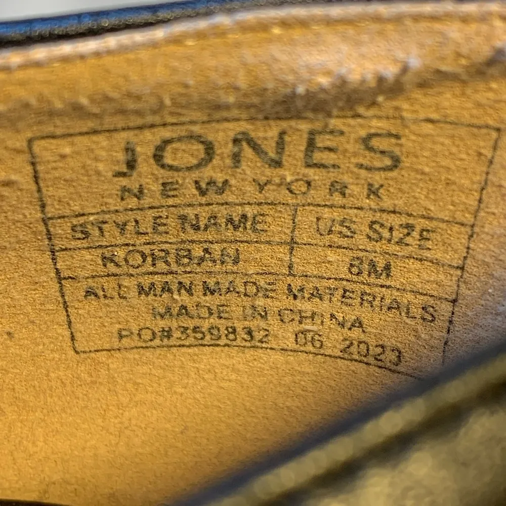 JONES NEW YORK black formal dress shoes size 8M with gold buckle - Image 9