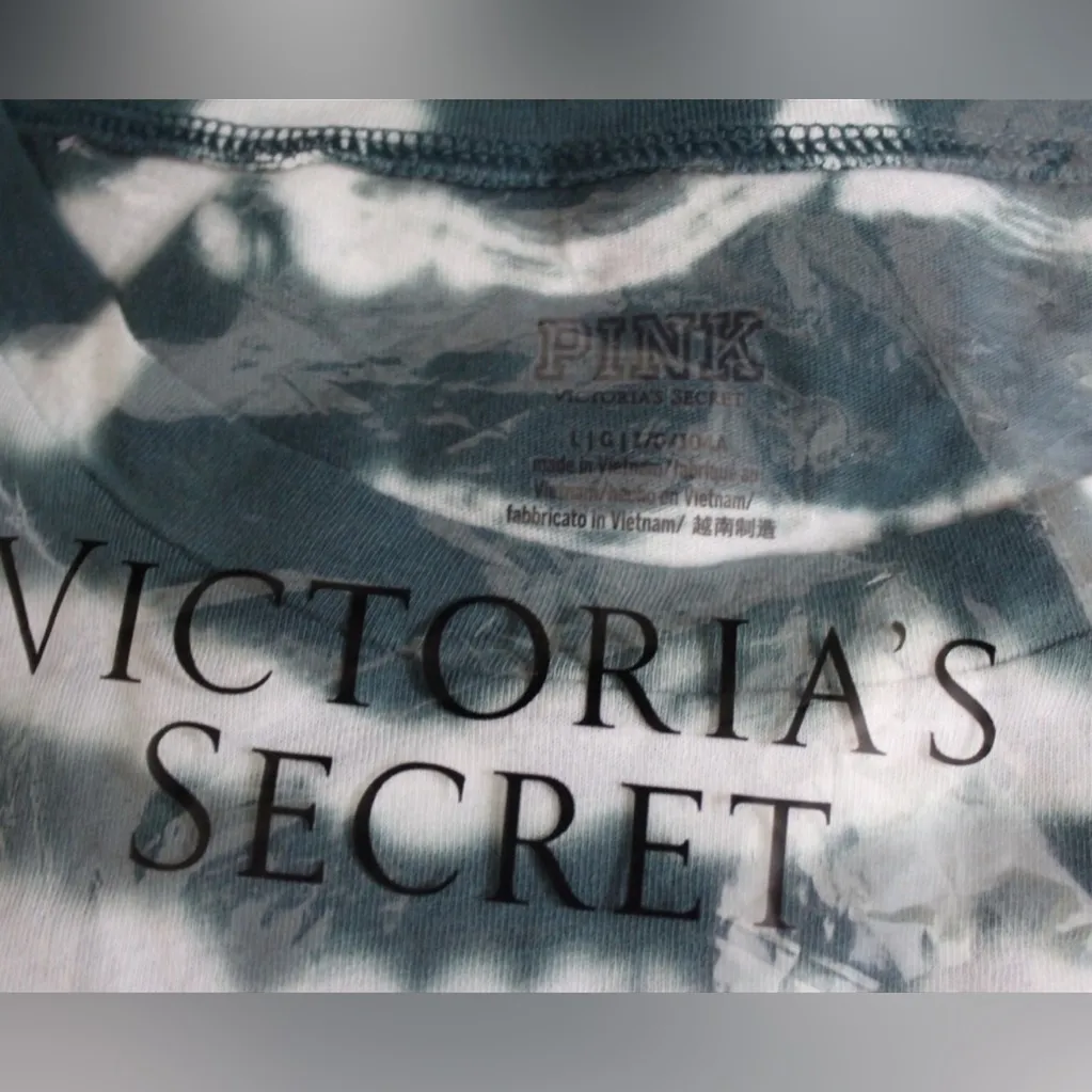 PINK Victoria’s Secret Green White Tie-Dye Girlfriend Long Sleeve Cropped Tee - Image 3