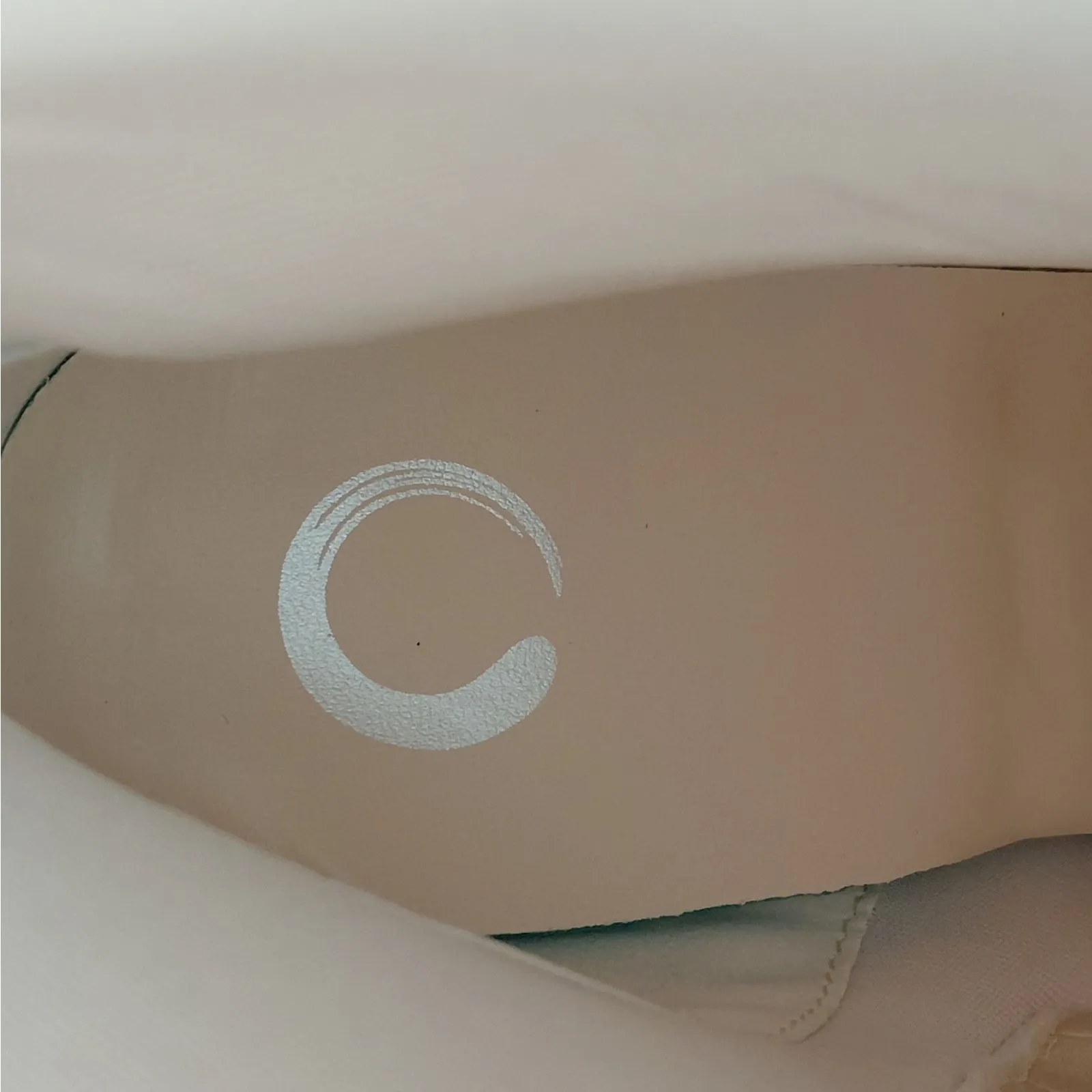 Journee Collection Womens 8.5 Ivory Vegan Leather Croc Chunky Block Heel Boots - Image 10