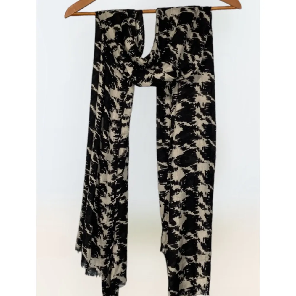 Black & Cream Splotched Lightweight Fashion Scarf 56X70 - Image 2