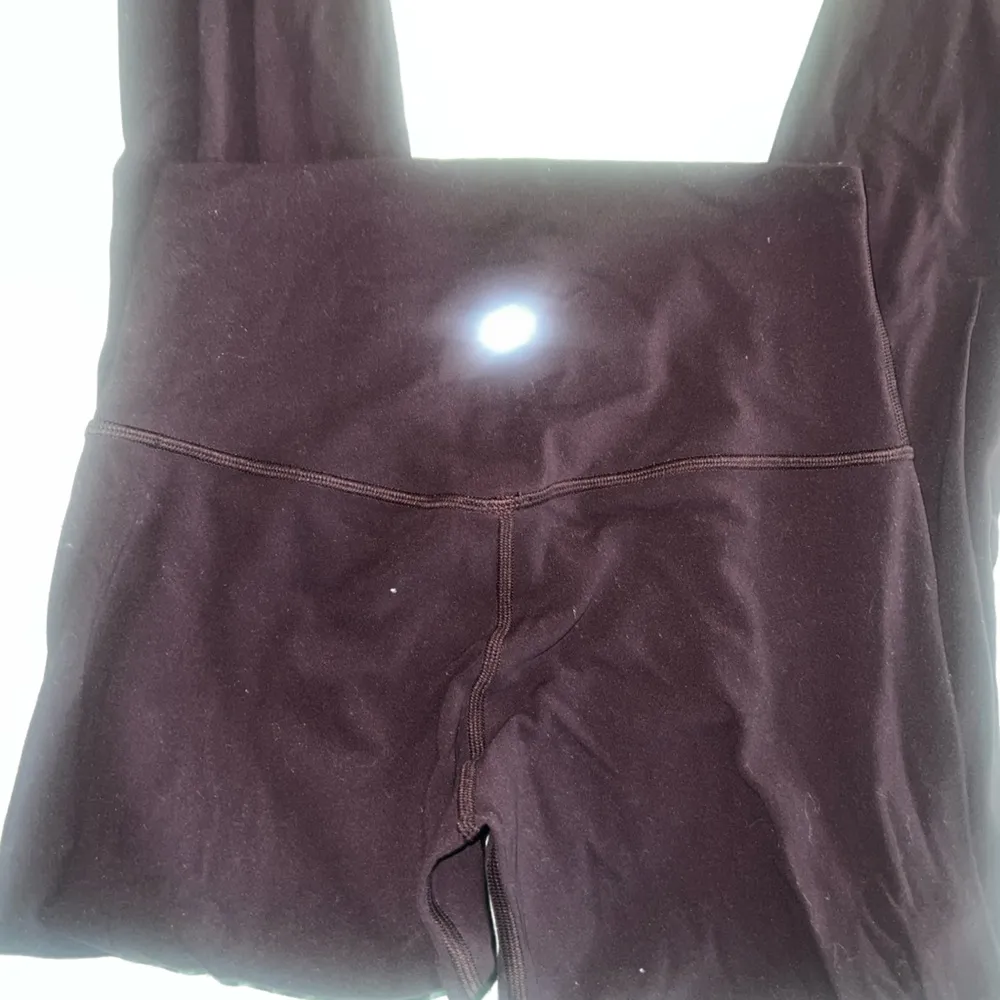 Lululemon align legging plum shadow 28” length
Size 6 - Image 4