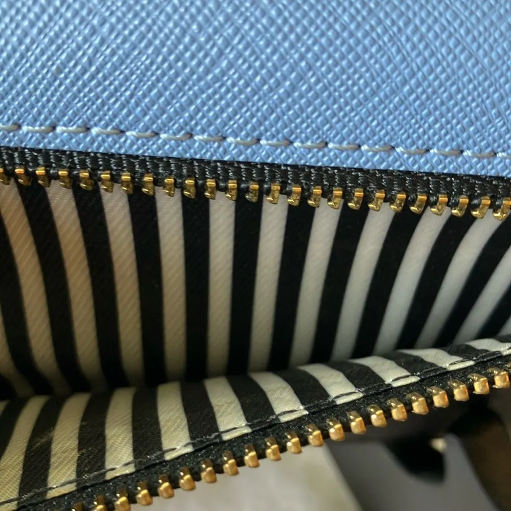 Kate Spade: Blue & Black Wallet - 10 card slots- coin area- Gold tone - Image 8