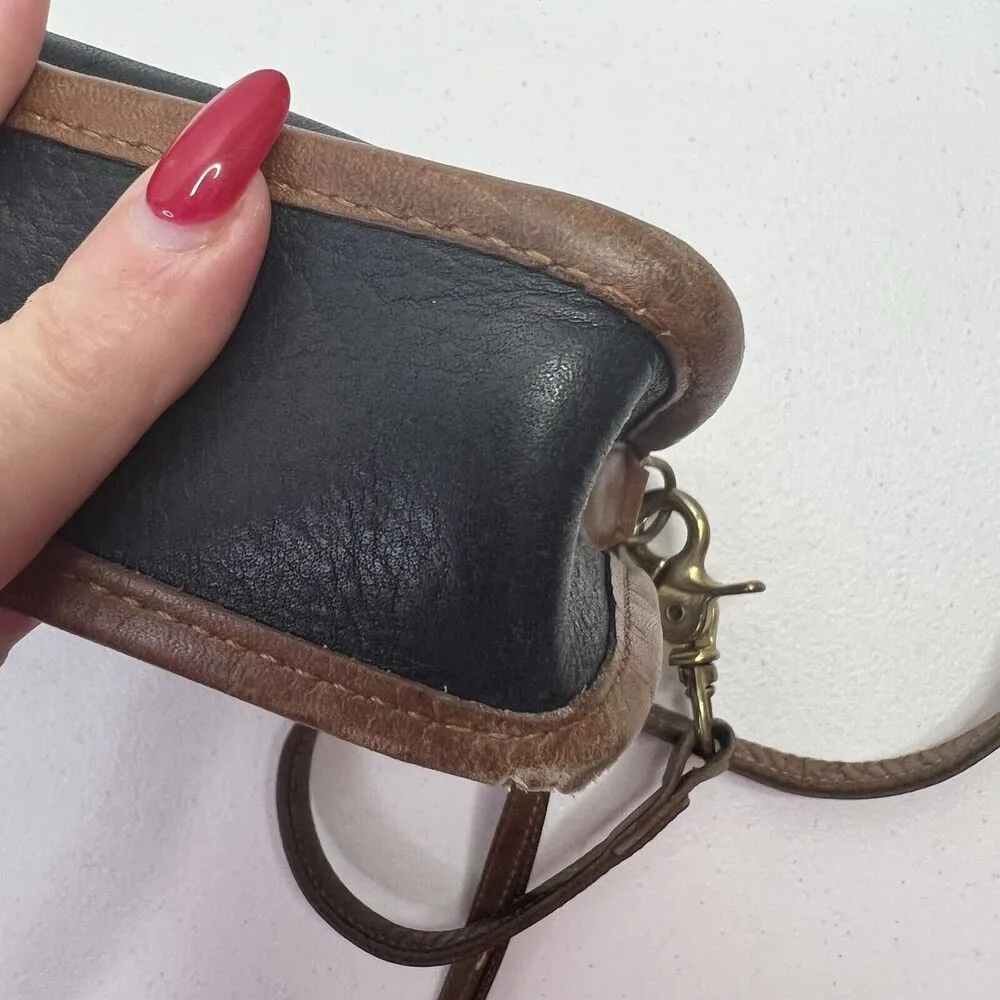 Vintage 70s Swagger Spectator Bag Leather Black Brown Trim Basic Shoulder Bag - Image 8