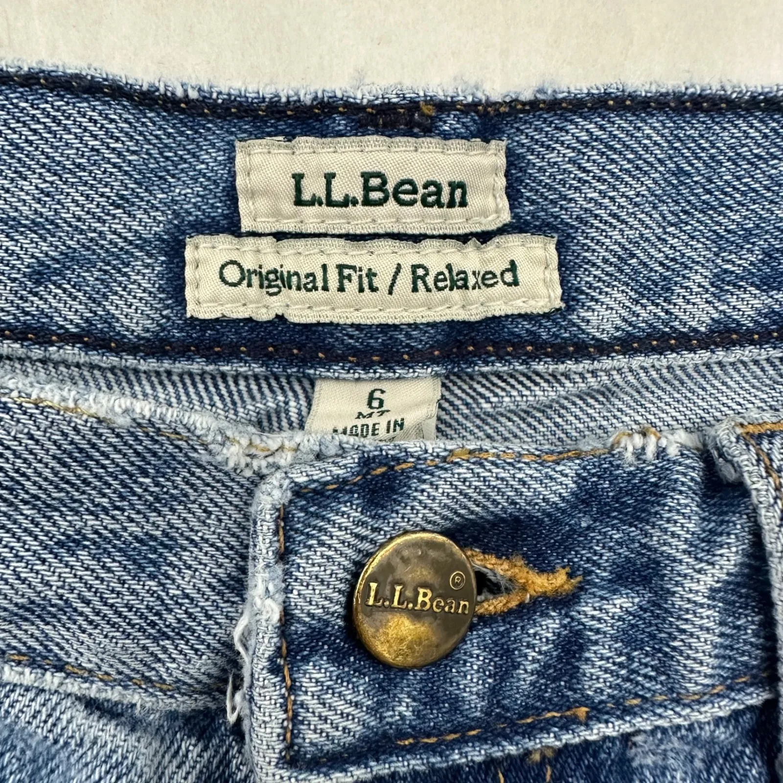 L.L. Bean Original Fit Relaxed Light Wash Denim Jeans Women's Size 6 vintage Blue - Image 2