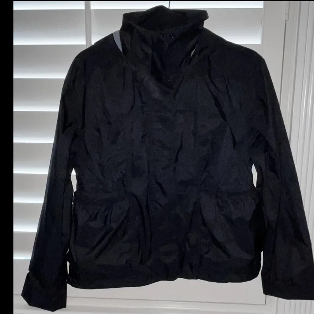 Lululemon Feel the Ease Rain Jacket Black Size 4 - Image 5