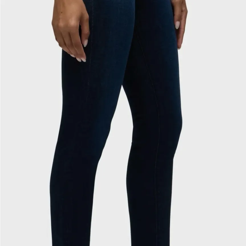 Hudson Barbara Super Skinny Jeans with De-stressed on front of jeans. Size 30 - Image 2