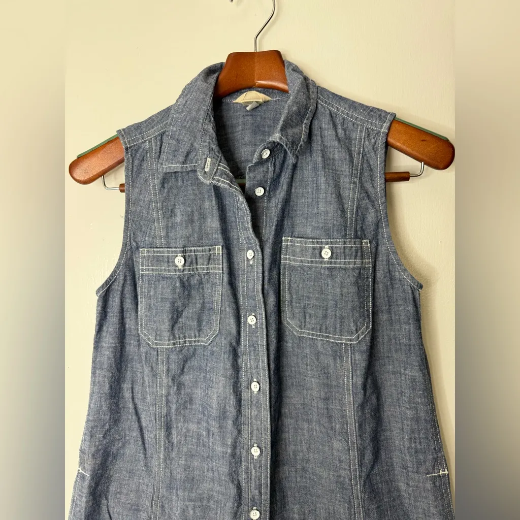 Duluth trading blue chambray sleeveless button - Image 2
