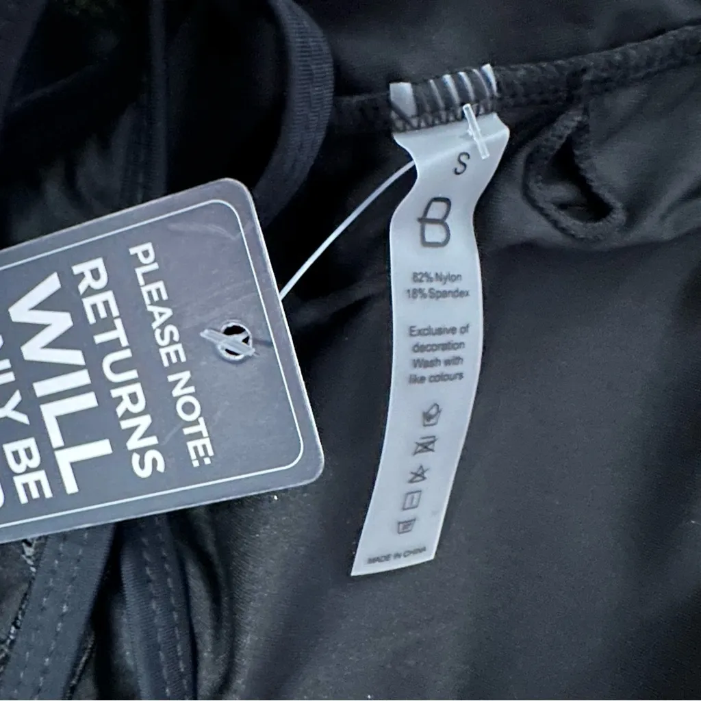 Chic Black Lace - Image 5