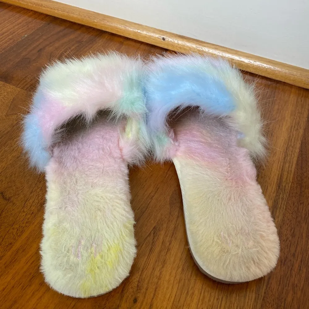 Tie Dye Furry Slippers Slides Pink Size 9 - Image 3