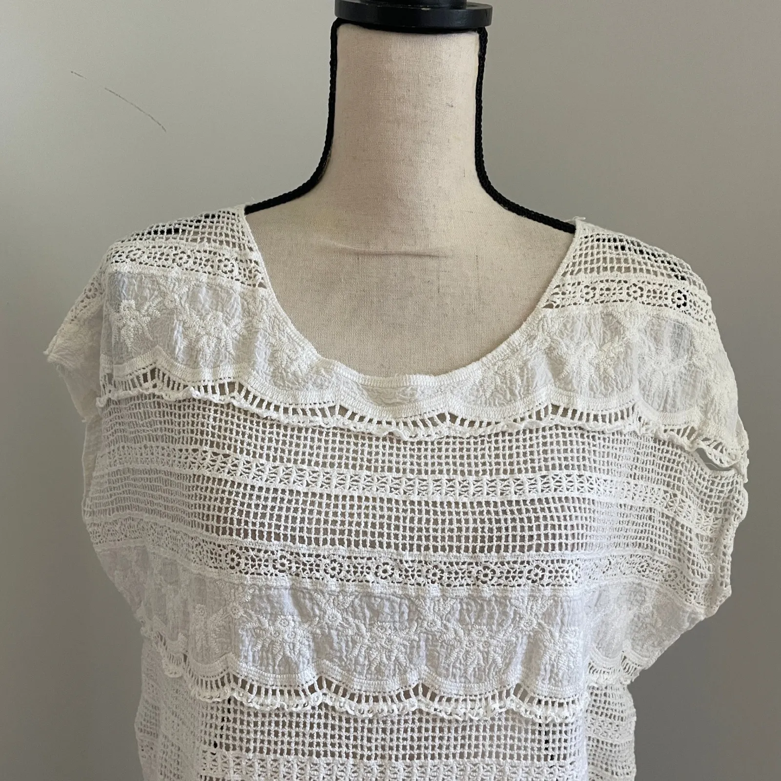 White Crochet Lace Tiered Dress Medium Beach Cover Up‎ Boho Chic Coastal Grandma - Image 4