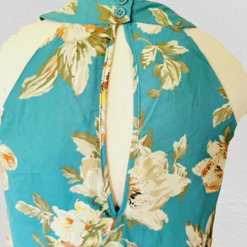 Peach Love floral halter neck jumpsuit size small - Image 6