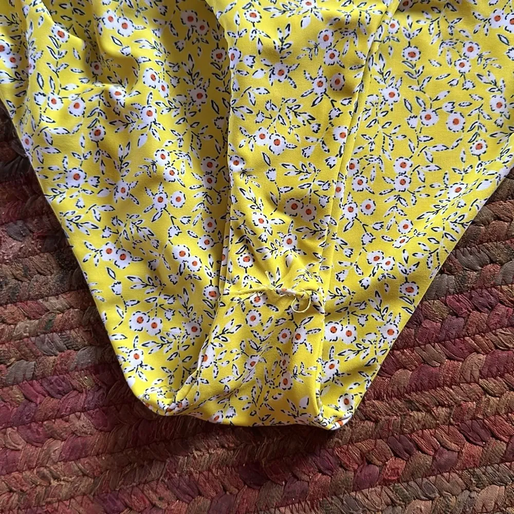 YELLOW DITSY FLORAL CHEEKY SEAMLESS BIKINI BOTTOMS Size undefined - Image 4