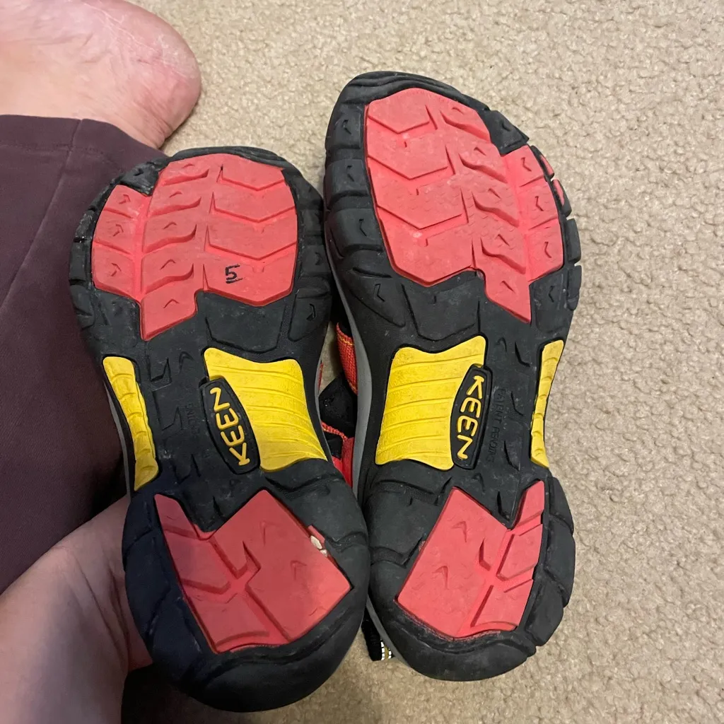 Keen Newport Red and Black Outdoor Sandals Waterproof Hiking Trail Walking 9.5 - Image 6