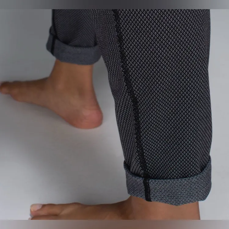 Lululemon Women 8 Diamond Pattern Black Athletic Straight Leg Pants Leggings - Image 8