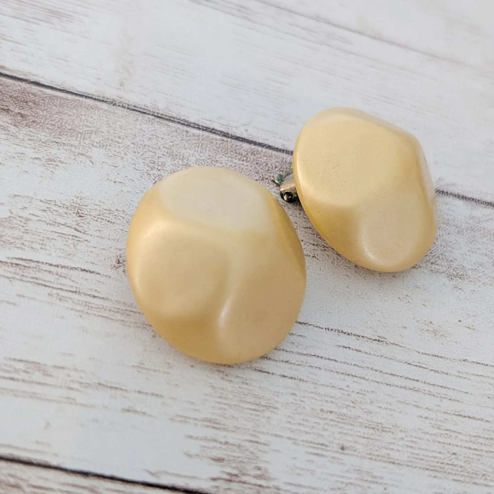 Vintage Clip On Earrings Very Yellowy/Golden Cream Retro - Image 5