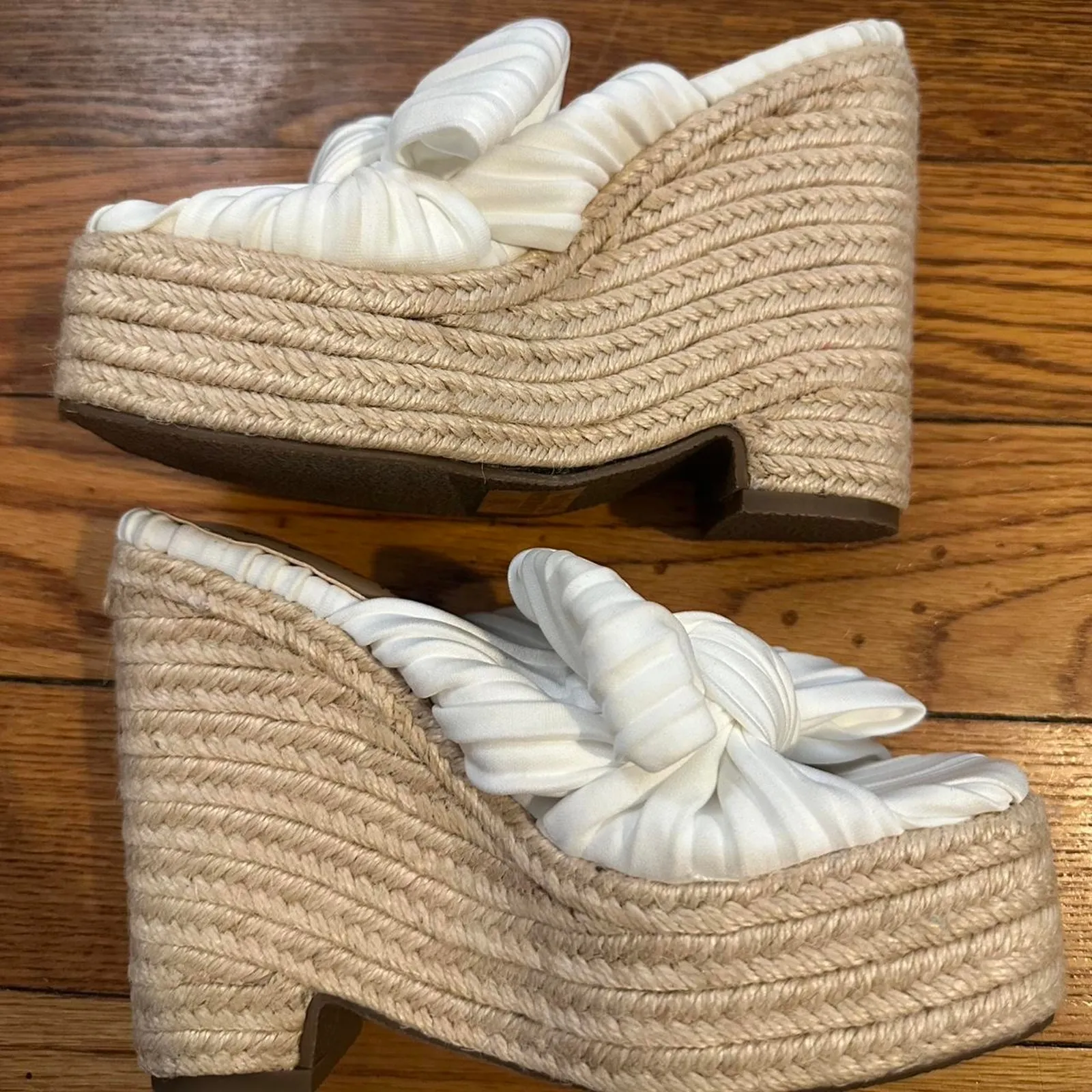 White and cream flat wedge Size 6 - Image 6