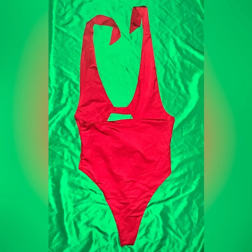 NWOT Pretty Little Thing Chic Red Cutout Swimsuit size 6 - Image 4