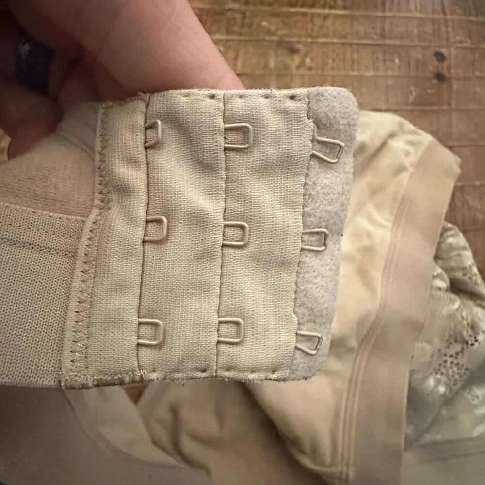 Cacique nude wireless full figure 44C lacy bra - Image 3