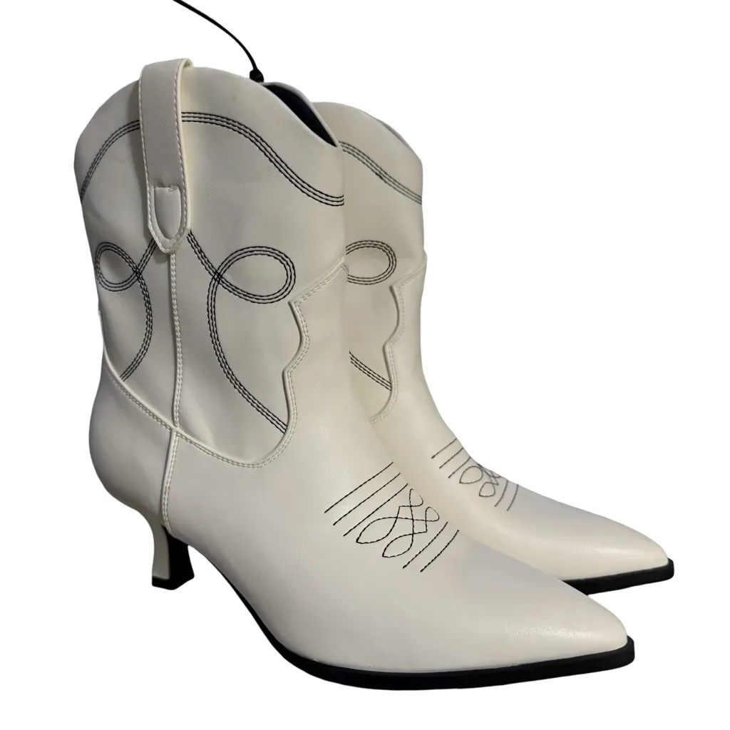 Universal Thread Women's Jenson Western Memory Foam Ankle Boots in Off White Size 8.5 - Image 2