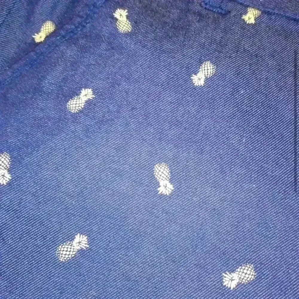 Harper shorts with gold pineapple detail. Size medium - Image 2