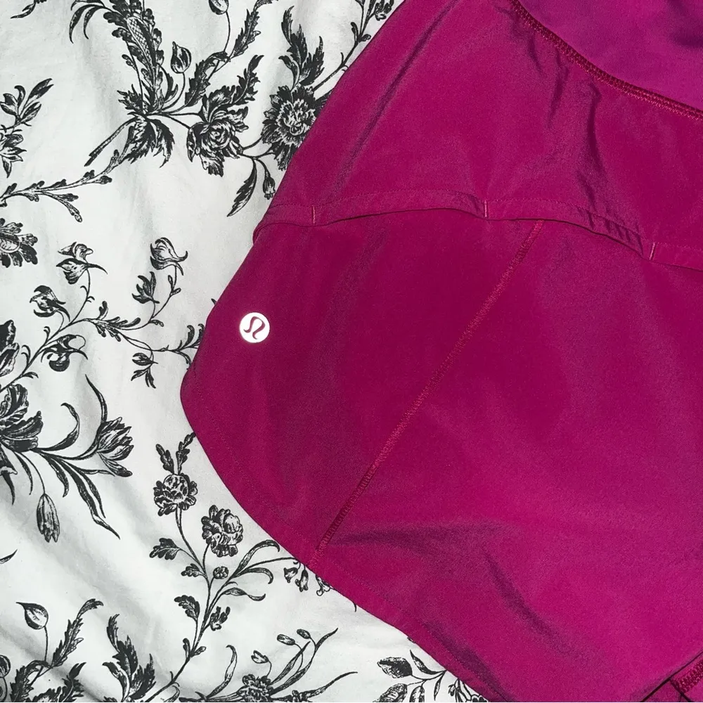 Lululemon high rise speed up 4” Sonic pink shorts size 8 - Image 4
