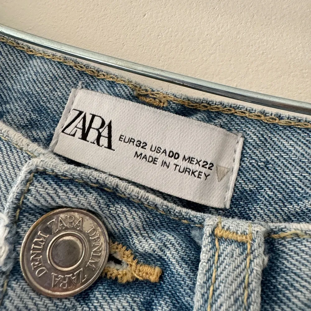 Baggy Straight Leg Light Wash Jeans High Waisted - Image 4