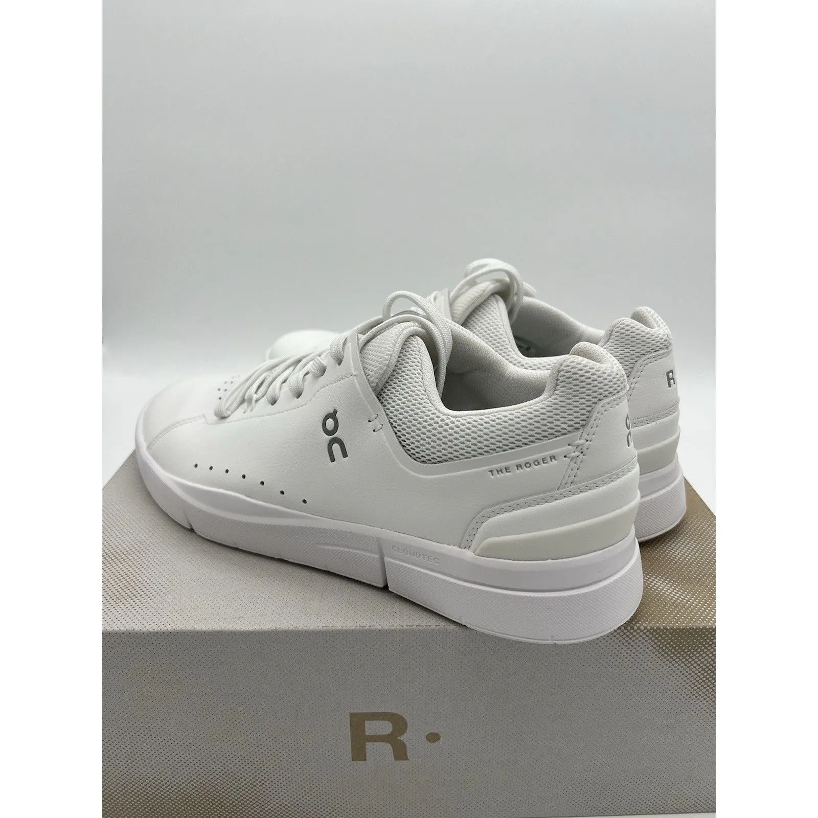 On The Roger Advantage 2 Women's White Undyed Size 9.5 B Medium US - Image 5