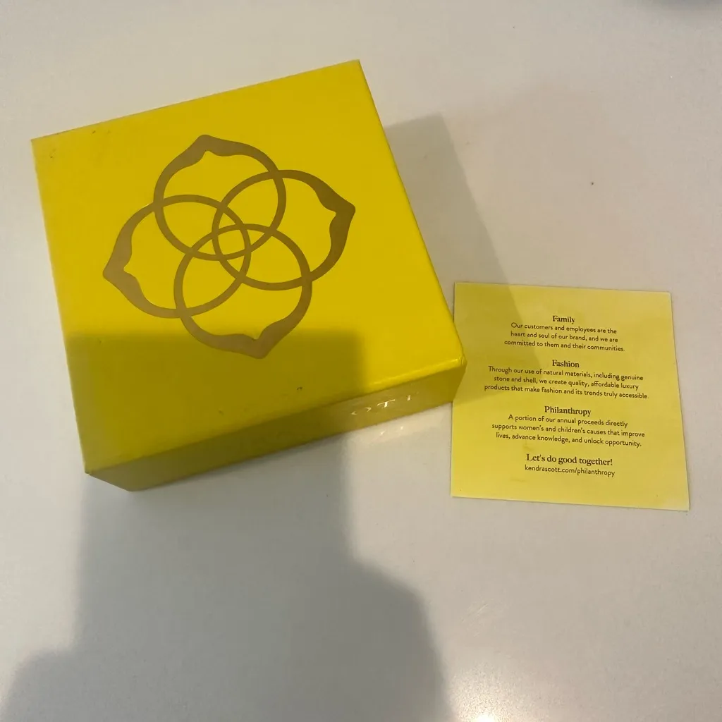 Kendra Scott Everly White Howlite Pendant Silver Tassel Necklace RARE New in Box - Image 8