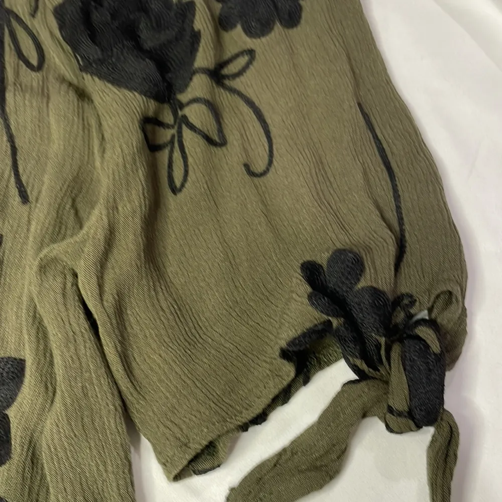 Off the shoulder or deep scoop neck tie sleeve embroidered lightweight blouse Black Size L - Image 4