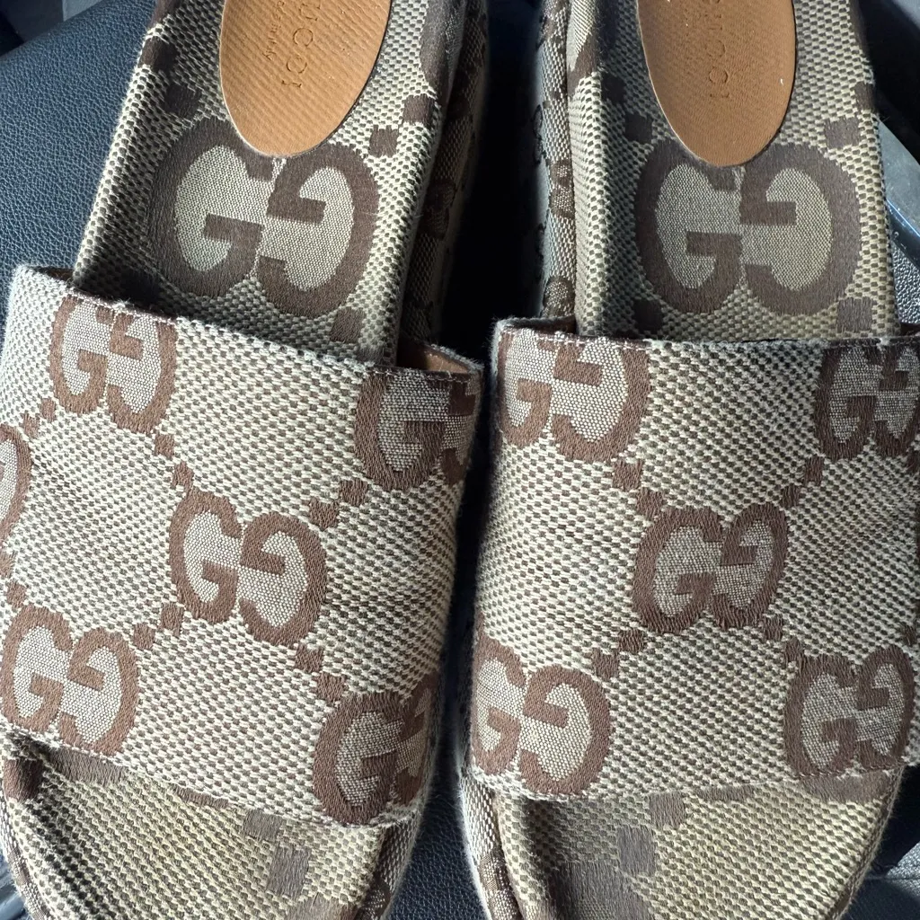 Gucci Women's Beige Logo Platform Sandals - Image 2