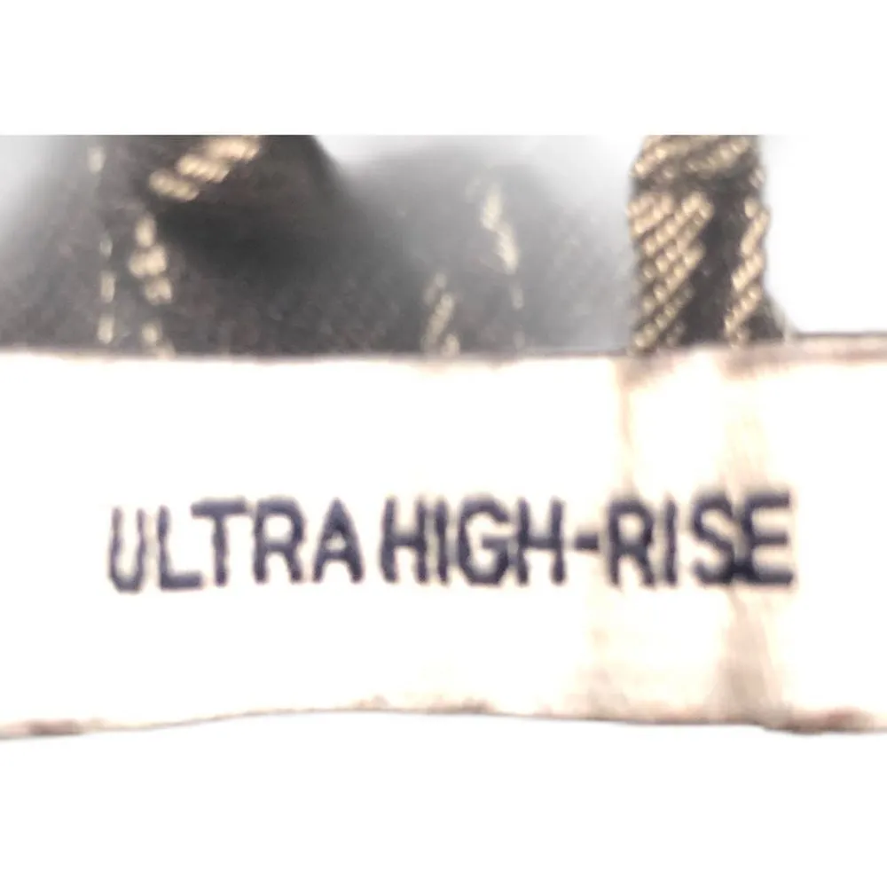 Hollister Ultra High Waist Paper Bag Short - Image 4