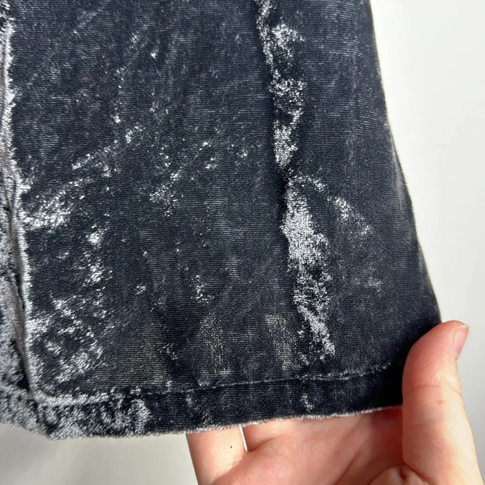 LOFT Dark Gray Velvet V-neck 1/2 sleeve popover Top Size S - Image 6