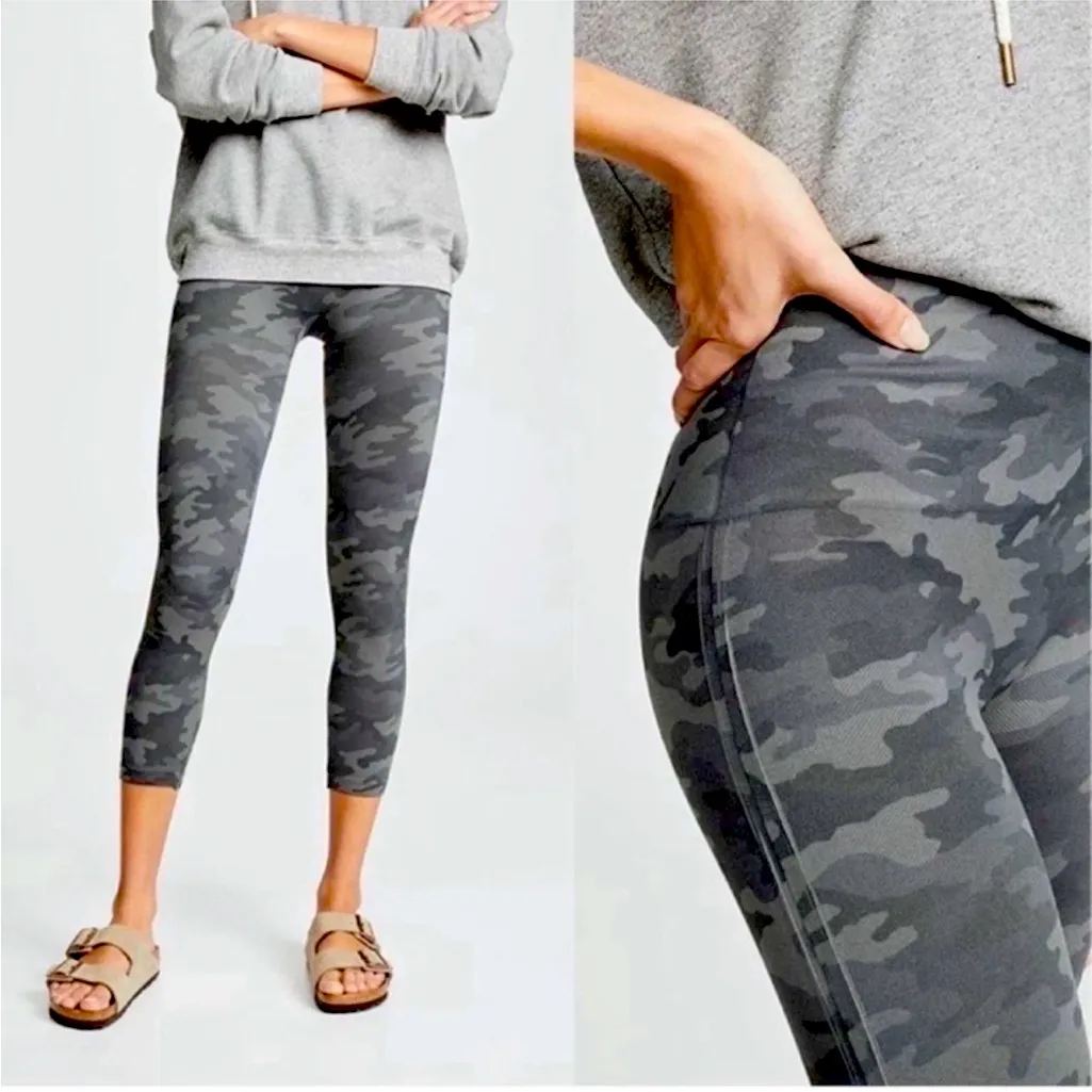 SPANX Look At Me Now Seamless Cropped Leggings - Image 2