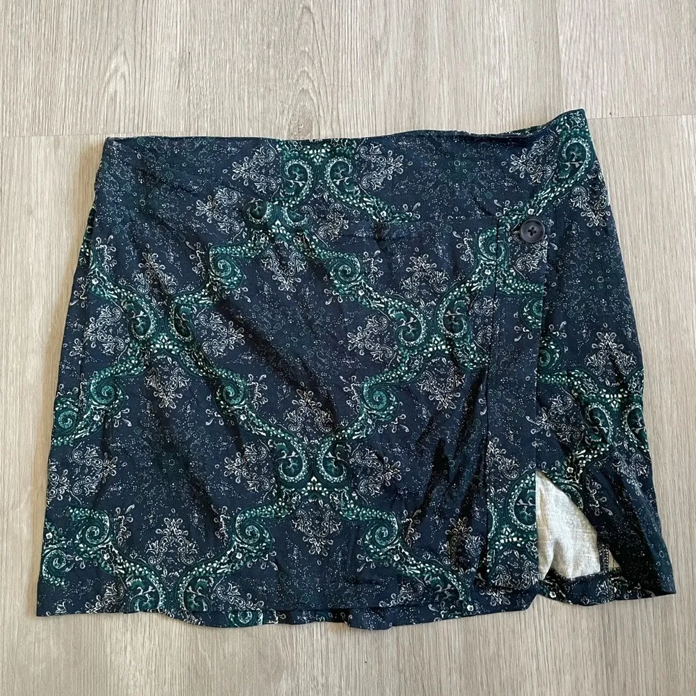 NWOT Free People Take it Easy Paisley Print Mini Skirt Blue size 6 - Image 2