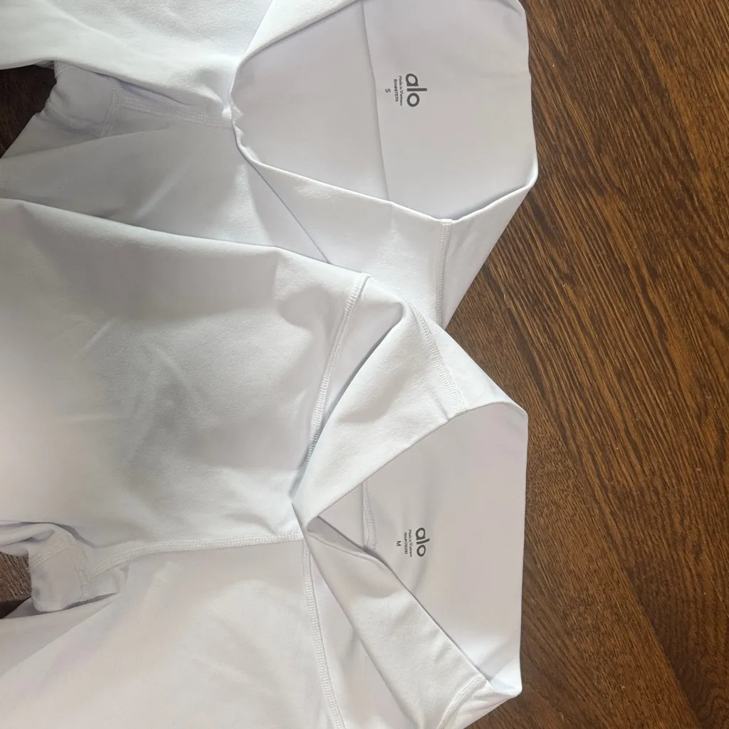 NWT ALO Yoga Women's White Bike Shorts 7” size small and Medium - Image 7