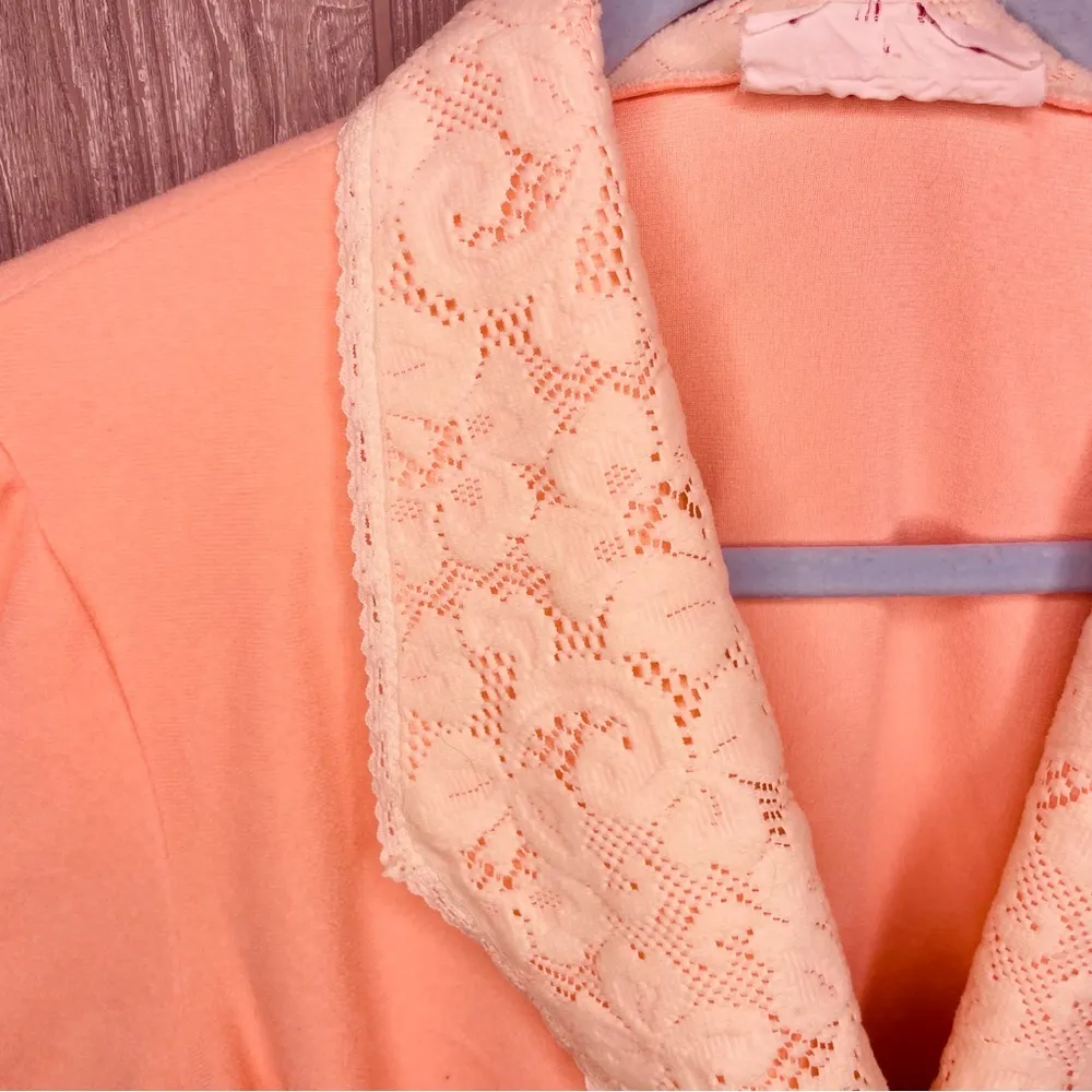 Vintage Vanity fair pink and lace sleeper wear robe pajamas - Image 5