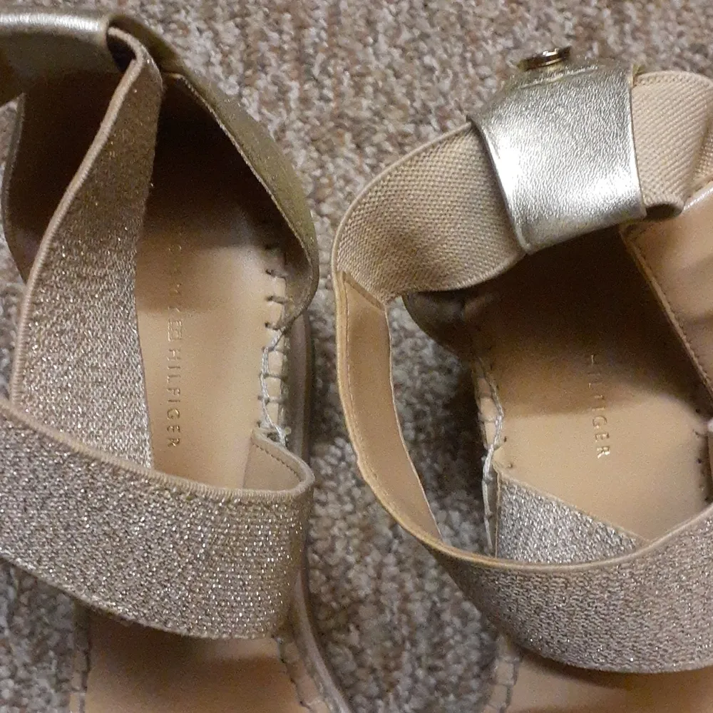 Tommy Hilfiger Heels SIZE 8.5 - Image 3