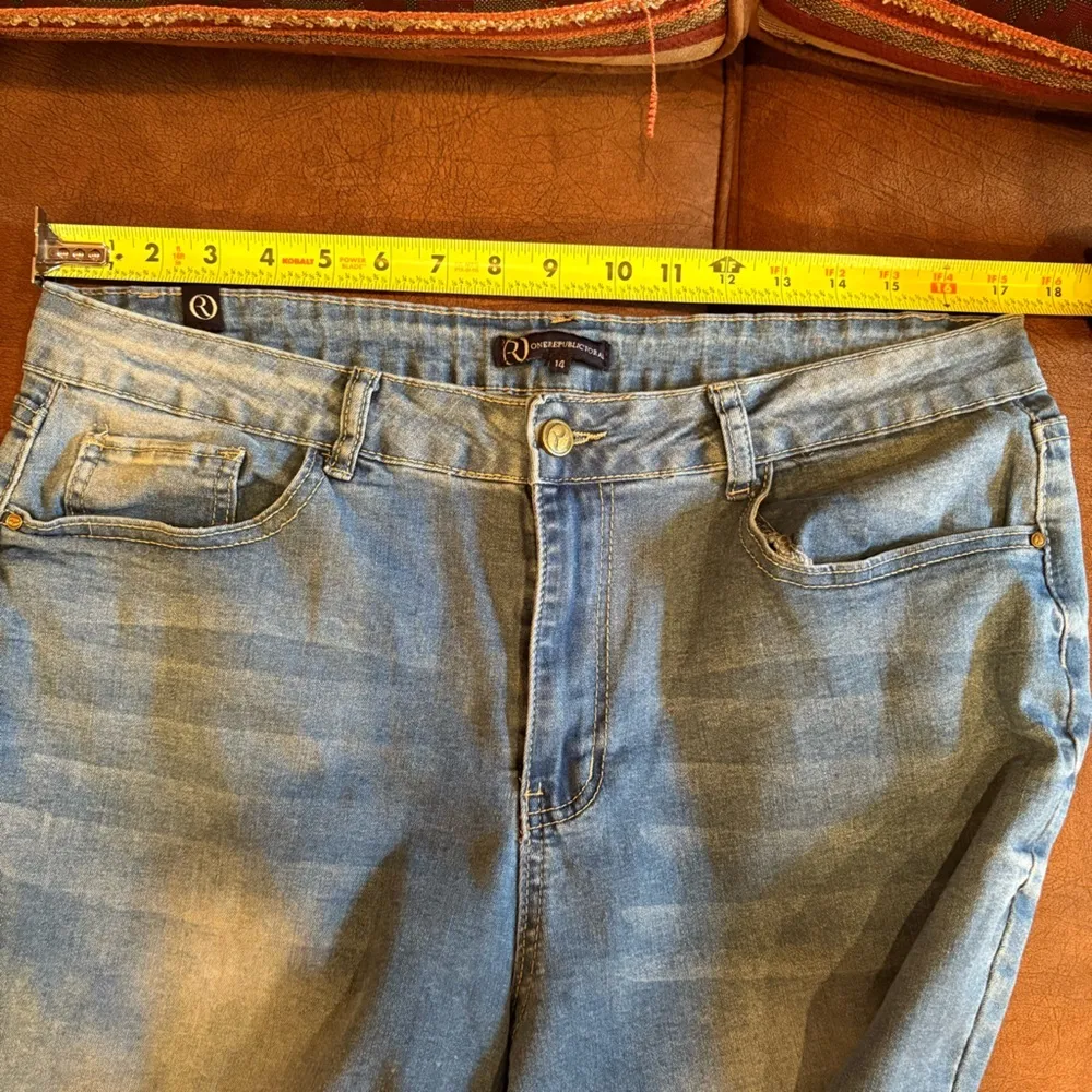 One Republic For All women’s straight jeans with faded detail Sz 14 used Blue - Image 10