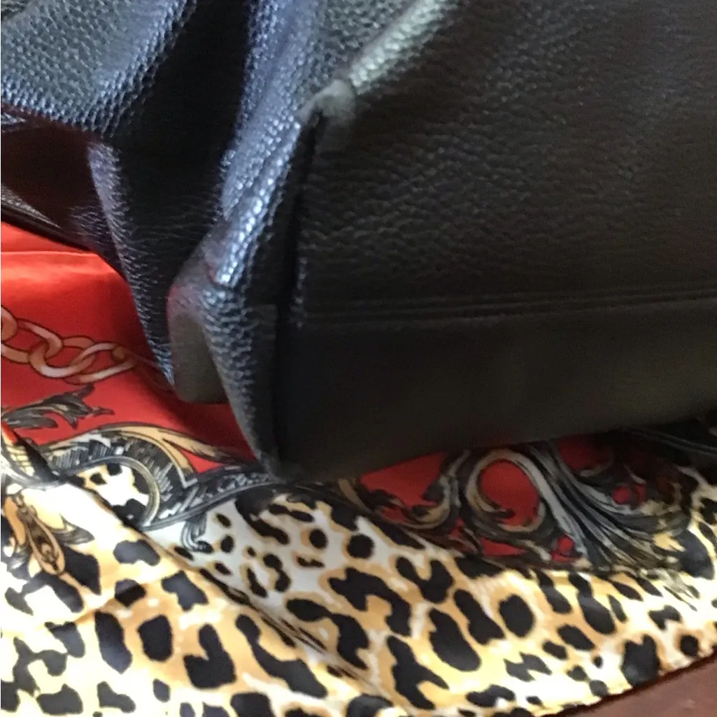 BCBG PARIS TOTE BAG WITH A CROSS BODY. Black - Image 9