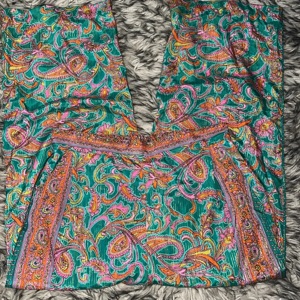 CIN CIN GREEN MATTTE SATIN PRINTED FLORAL V NECK SHIRT & PANT SET Size L - Image 16