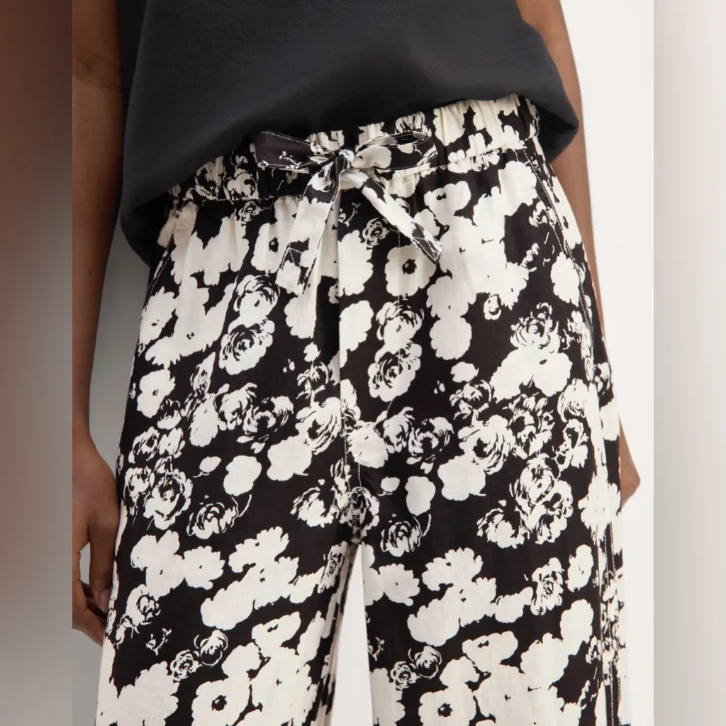 Everlane THE LINEN PULL-ON BARREL PANT Black white floral - Image 2