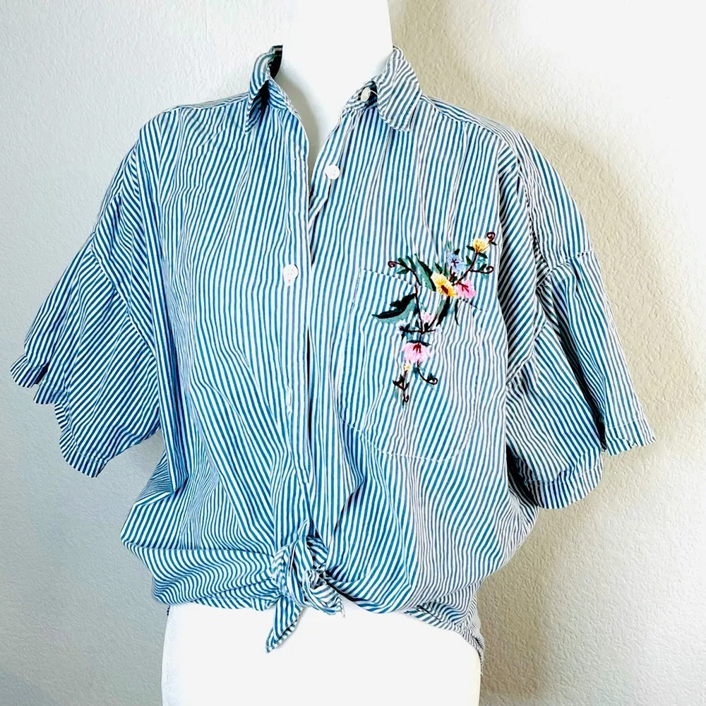 Vintage Button front Striped top with shoulder pads and embroidery detail flower Size M - Image 2