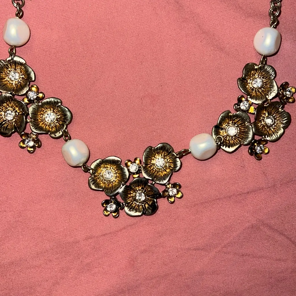 5 Necklaces and a bow anklet Gold - Image 2