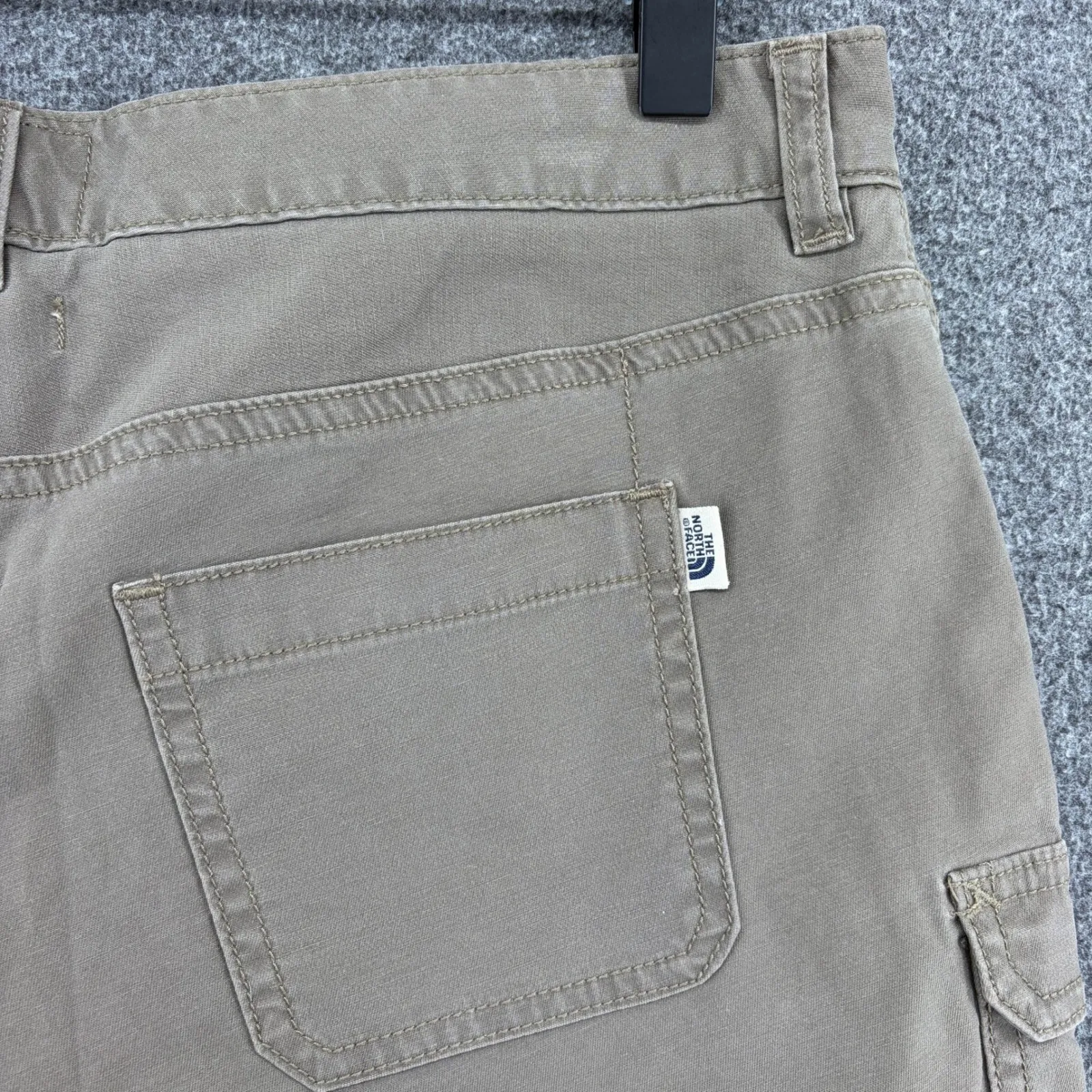 The North Face Women's Cargo Shorts Khaki Size 6 Cotton Blend Outdoor Casual - Image 4