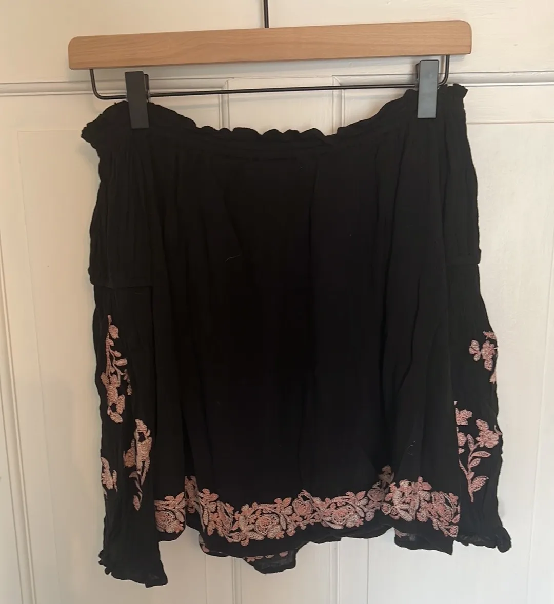American Eagle Black Off-the-Shoulder Top XS - Image 4