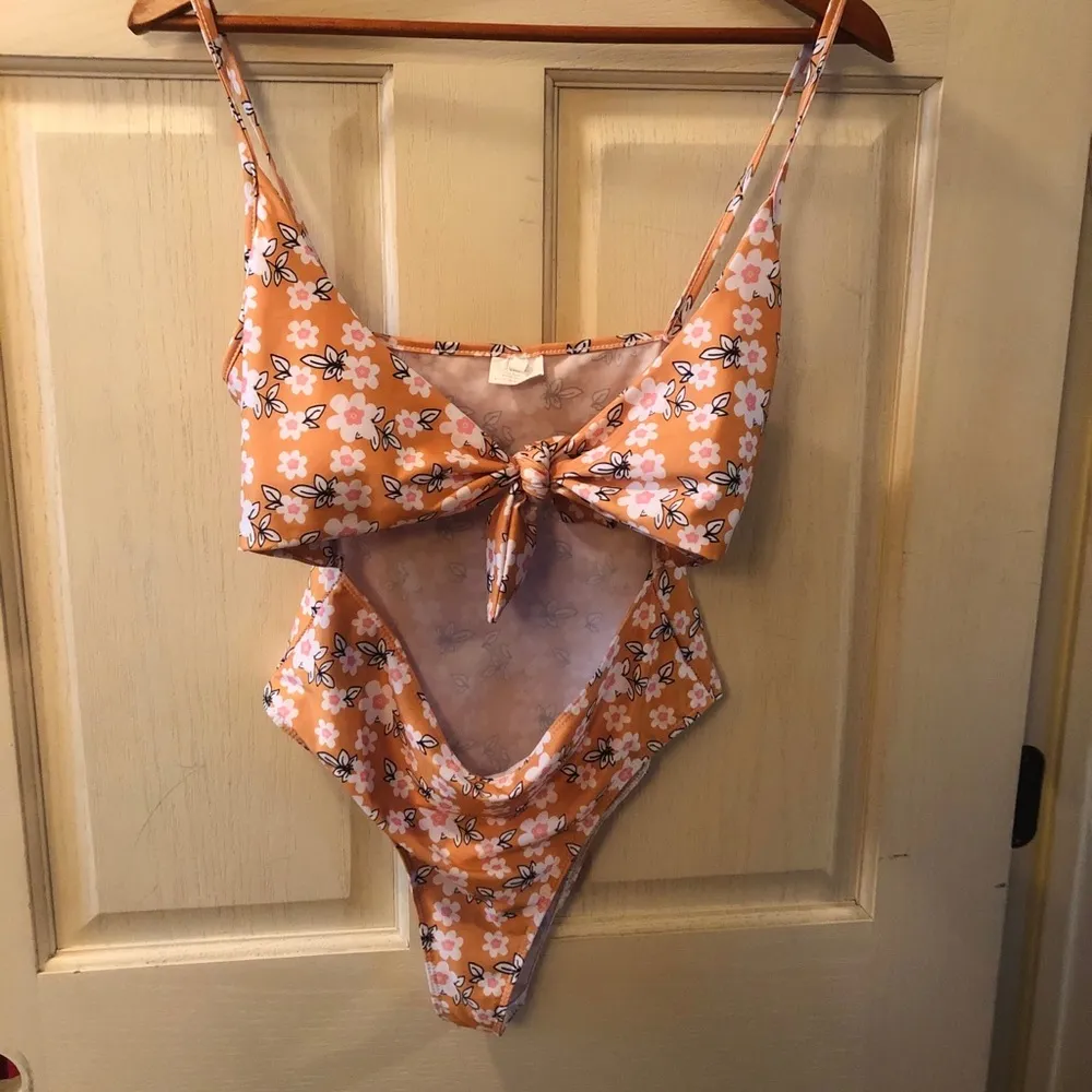 Yellow floral one piece swimsuit NWOT White Size L - Image 2