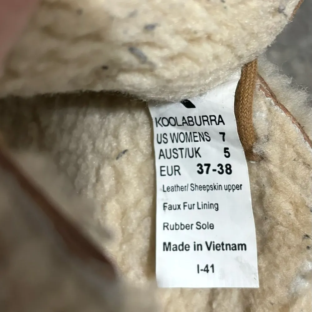 Koolaburra by Ugg Leather/ Sheepskin  Bootie - Image 9