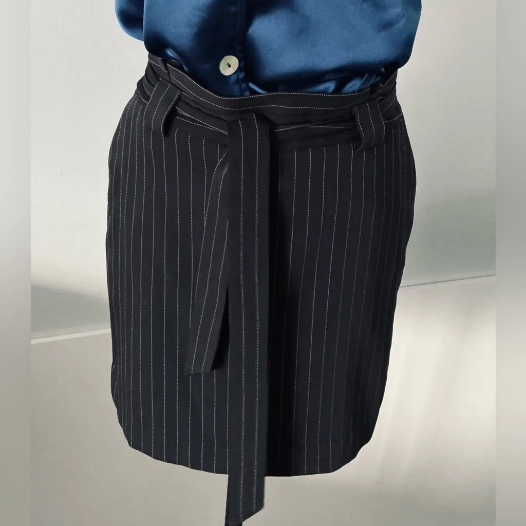 So CUTE EXPRESS MINI skirt 🌷🌷 - Image 2