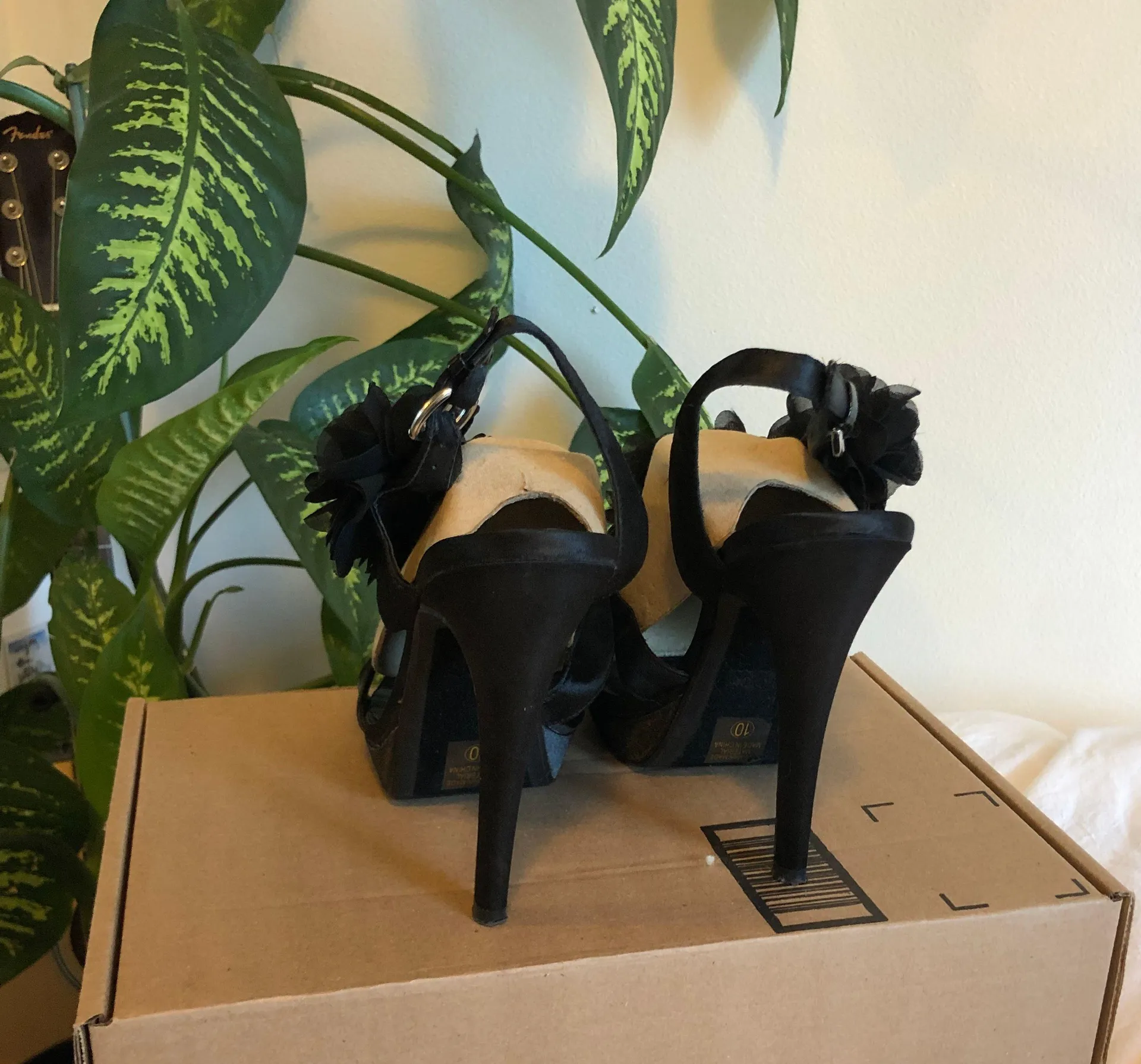 Stiletto Silk Strappy Heels with Bows Flowers Black Size 10 - Image 3